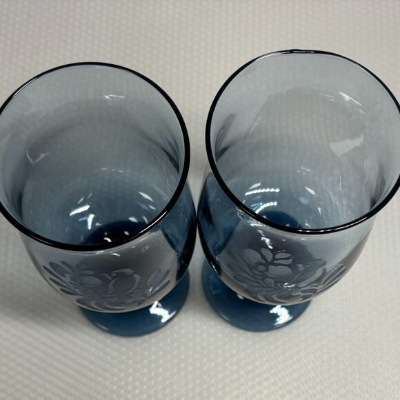 Pfaltzgraff Yorktowne Stemmed Blue Goblets Wine Etched Pattern Glasses Set Of 2 - Picture 3 of 5